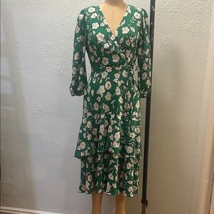 NWOT Eliza J Green Floral Long Sleeve Dress